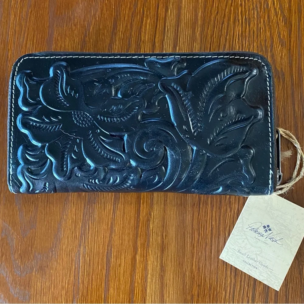 NWT Patricia Nash Black Vigo Wallet - Picture 1 of 3